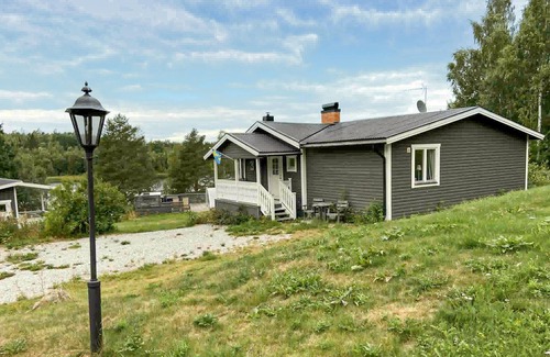 Harmanger House | Cozy home in Harmånger with lake view