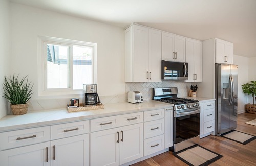Highland Park House | Cozy Home in Highland Park with Amazing Views 13 Mins from Downtown Los Angeles