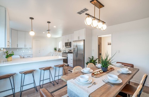 Highland Park House | Cozy Home in Highland Park with Amazing Views 13 Mins from Downtown Los Angeles