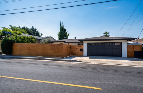 Highland Park House | Cozy Home in Highland Park with Amazing Views 13 Mins from Downtown Los Angeles