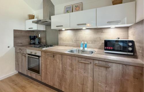 Hoeven House | Cozy Home In Hoeven With Wifi