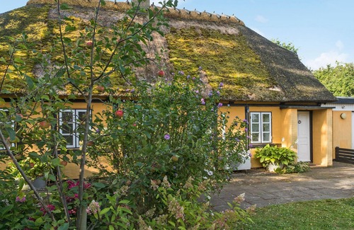 Lolland House | Cozy home in Maribo with WiFi