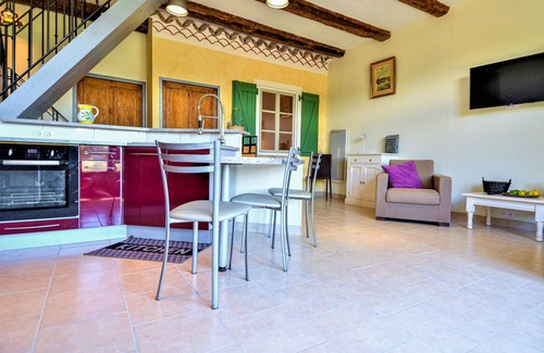 Mornas House | Cozy home in Mornas with kitchen