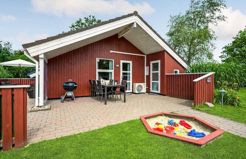 Jegum House | Cozy home in Oksbøl with kitchen