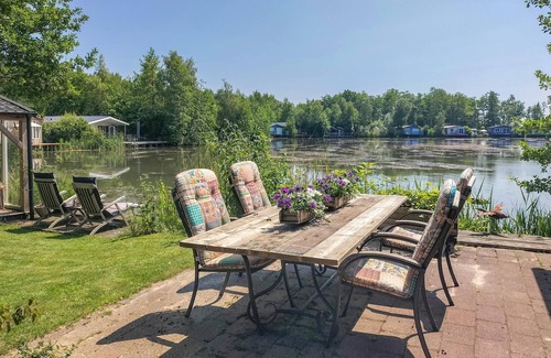 Oosterwolde House | Cozy home in Oosterwolde with house sea view