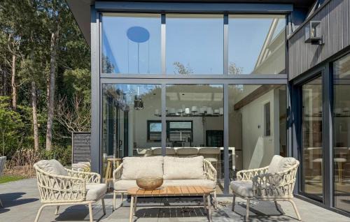 Ouddorp House | Cozy Home In Ouddorp With Wifi