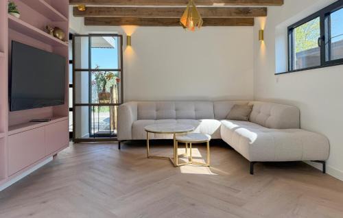 Ouddorp House | Cozy Home In Ouddorp With Wifi