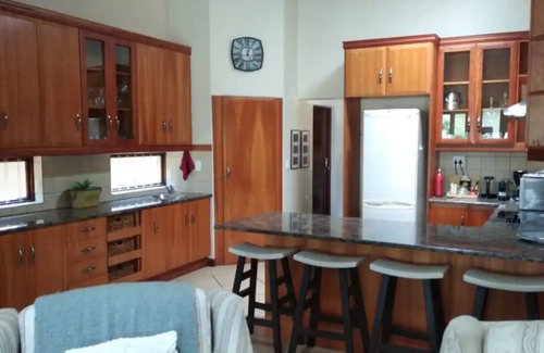 Hartbeespoort House | Cozy home in Pecanwood Golf Estatenn