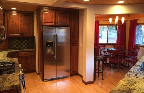Elk Point House | Cozy home in private lakefront gated community. 3 miles from casinos -8 Guests