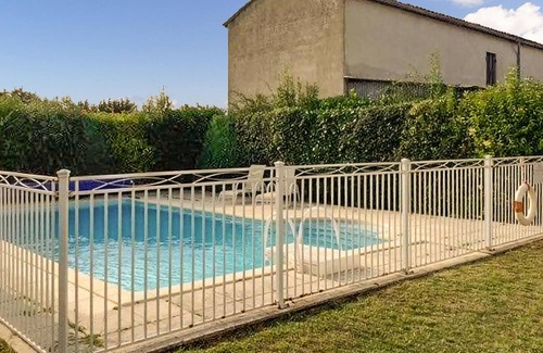 Saussignac House | Cozy home in Saussignac with kitchen