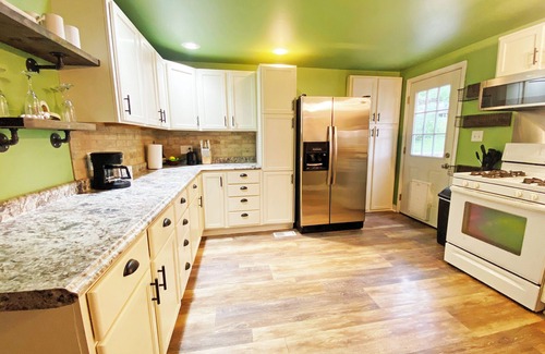 Buchanan County House | Cozy home in St. Joseph, MO that is centrally located to hospital & university!