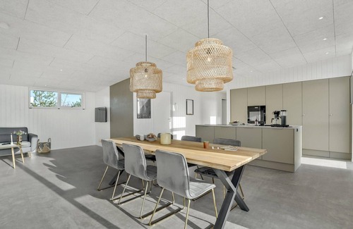 Skaven Strand House | Cozy home in Tarm with WiFi