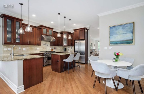 Palmer Square House | Cozy Home in the heart of Chicago W/Private Backyard & Games Room-Free parking.