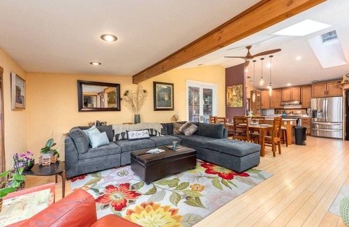 Guerneville House | Cozy home in the redwoods ~Toys~ hot tub ~chill zone. We got you covered!