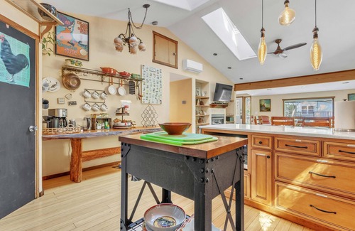 Guerneville House | Cozy home in the redwoods ~Toys~ hot tub ~chill zone. We got you covered!