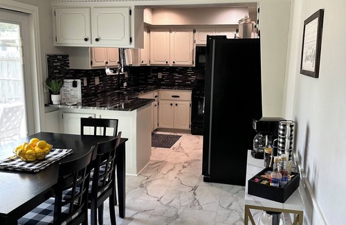 Edmond House | COZY Home in Trails South with coffee bar. Close to OKC/Guthrie, pets welcome!