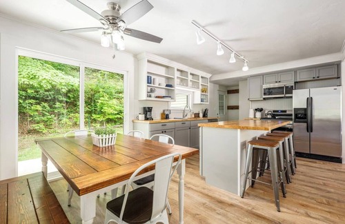 Traverse City House | Cozy Home in Wine Country - Wine Season Open!