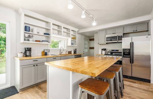 Traverse City House | Cozy Home in Wine Country - Wine Season Open!