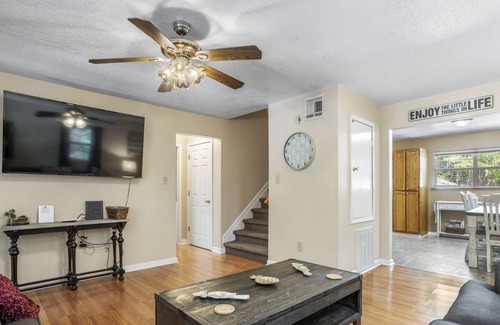 St. Martin House | Cozy home just mins to everything! PRIVATE POOL!