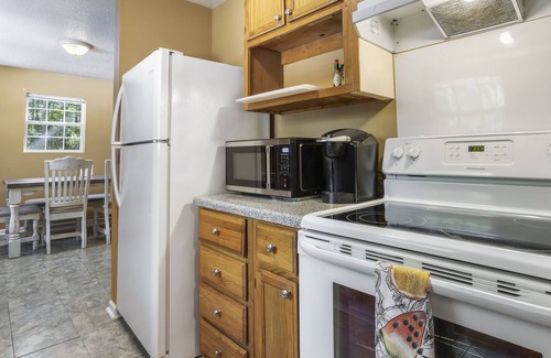 St. Martin House | Cozy home just mins to everything! PRIVATE POOL!