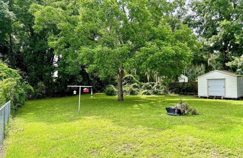Crystal River House | Cozy Home large Yard , Pets OK , Room for boats , Boat Ramp, Great Location !