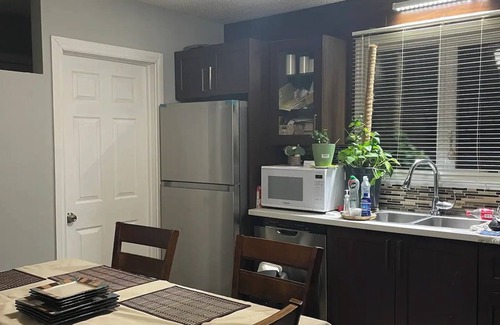 St. Vital House | Cozy Home Located In Winnipeg