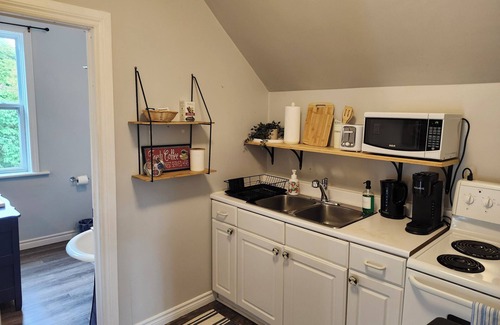 Sarnia House | Cozy home near downtown, beaches, parks, Lake Huron and the St. Clair River