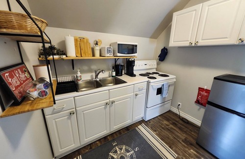 Sarnia House | Cozy home near downtown, beaches, parks, Lake Huron and the St. Clair River