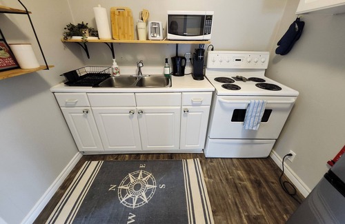 Sarnia House | Cozy home near downtown, beaches, parks, Lake Huron and the St. Clair River