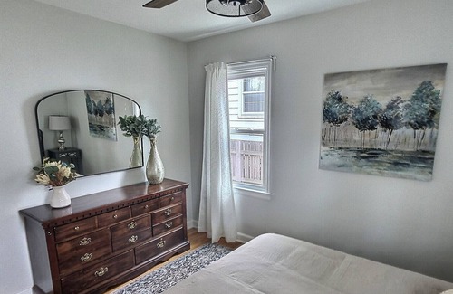 Milwaukee House | Cozy home near Froedtert & Children's Hospital! Quiet & friendly neighborhood!