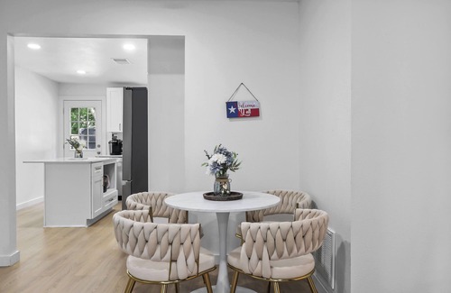 Foster Place House | Cozy Home near NRG, Medical Centre, Toyota Centre with Hot Tub Spa, Arcade, BBQ