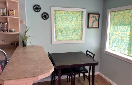 Osburn House | Cozy home near two ski resorts!