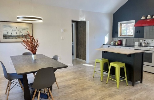 Saugerties Cottage | Cozy home near Woodstock/Saugerties. Pets welcome!