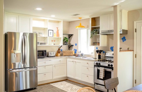 Mariposa House | Cozy Home on 5-acre land with a River and Office!