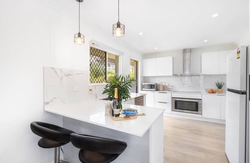 Indooroopilly House | Cozy Home/Prime Spot/Near Shops