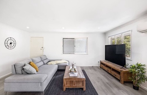 Indooroopilly House | Cozy Home/Prime Spot/Near Shops