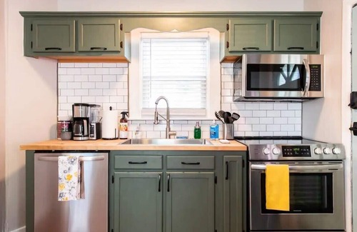 Schnitzelburg House | Cozy Home | Prime Location Near Churchill Downs!