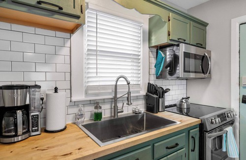 Schnitzelburg House | Cozy Home | Prime Location Near Churchill Downs!