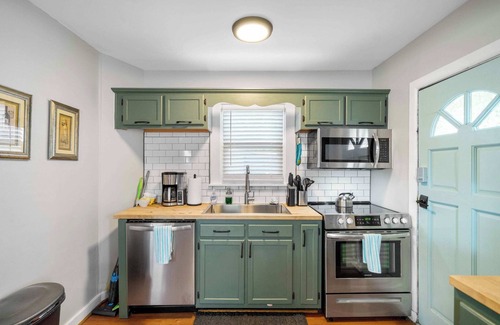 Schnitzelburg House | Cozy Home | Prime Location Near Churchill Downs!