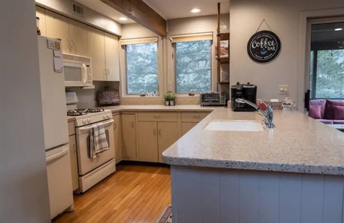 The Galena Territory House | Cozy Home secluded in the Wildlife Preserves