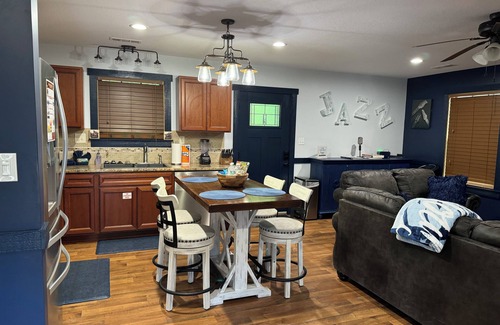 Gatlinburg Cottage | Cozy/Home Serenity at It's Best. Come Stay Awhile-1 Mi From Gatlinburg Parkway!