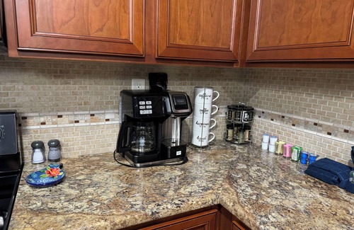 Gatlinburg Cottage | Cozy/Home Serenity at It's Best. Come Stay Awhile-1 Mi From Gatlinburg Parkway!