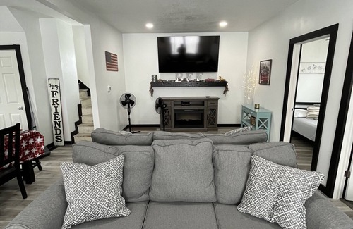 Sandusky House | Cozy home sleeps 10 only 5 minutes to Cedar Point/Sports Force