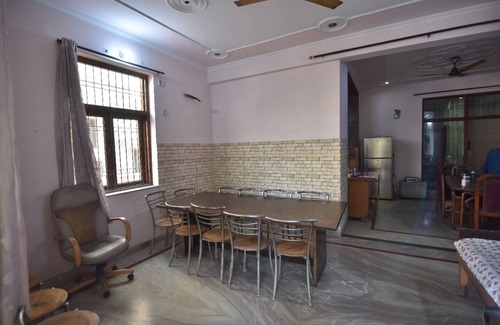Noida Apartment | Cozy Home Stay