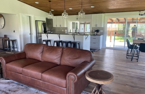 Horseshoe Bend House | Cozy home, sweeping views, minutes from biking, hiking, fishing, rafting.