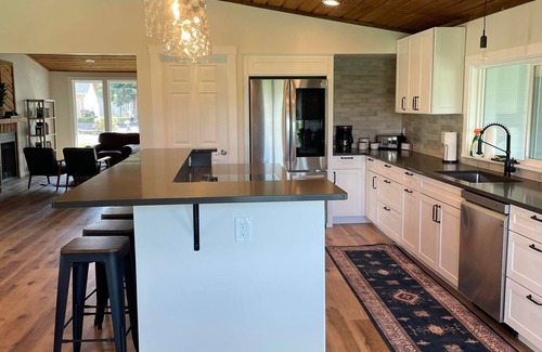 Horseshoe Bend House | Cozy home, sweeping views, minutes from biking, hiking, fishing, rafting.