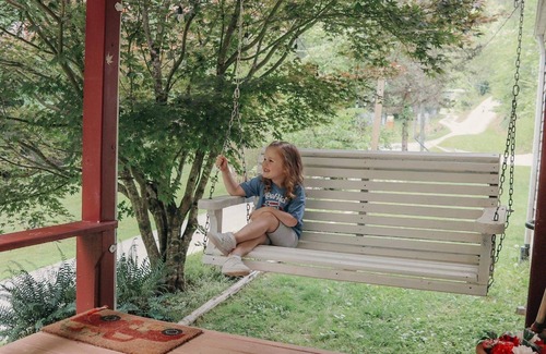 Pittman Center Cottage | Cozy Home✨ the best ofGatlinburg and National Park. WALK to the River