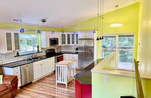 Alyeska House | Cozy home w/balcony, mountain views - great location for surrounding activities