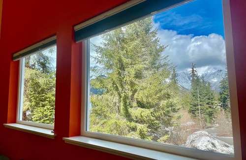 Alyeska House | Cozy home w/balcony, mountain views - great location for surrounding activities