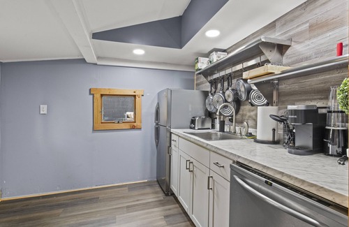 Canandaigua Cottage | Cozy Home W/King Bed and Lake Access